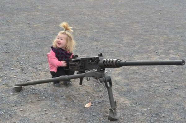 Девочка и пулемет