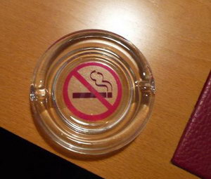 Пепельница не курить
