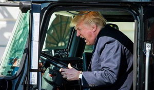 Трамп за рулём грузовика